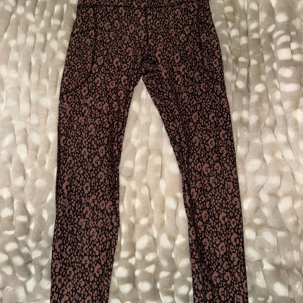 Old Navy Active High-Rise Leggings in Black and Pink